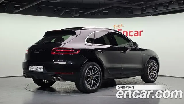 Porsche Macan 2016 thumb 2