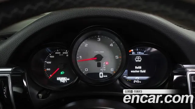 Porsche Macan 2016 thumb 8
