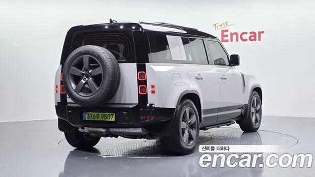 Land Rover Defender 2026 thumb 2