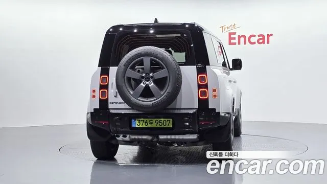Land Rover Defender 2026 thumb 4
