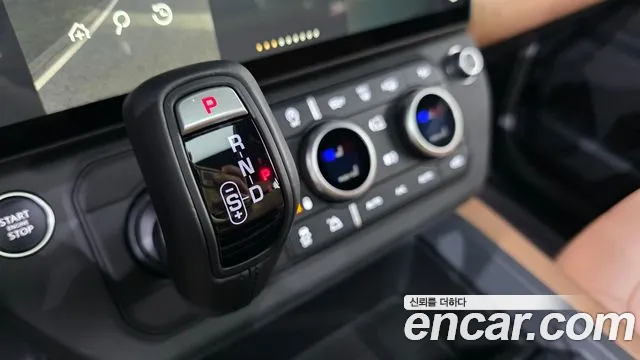 Land Rover Defender 2026 thumb 9