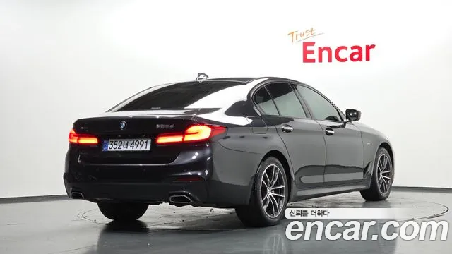 BMW 5-Series 2018 thumb 2