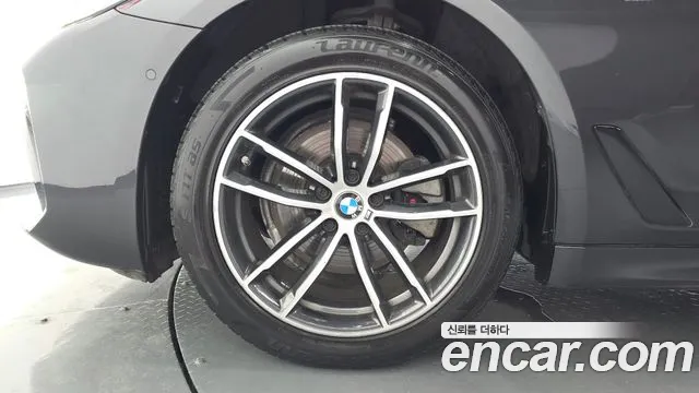 BMW 5-Series 2018 thumb 5