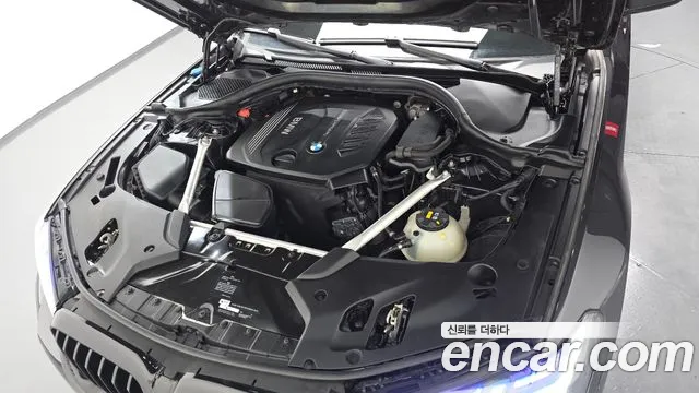 BMW 5-Series 2018 thumb 6