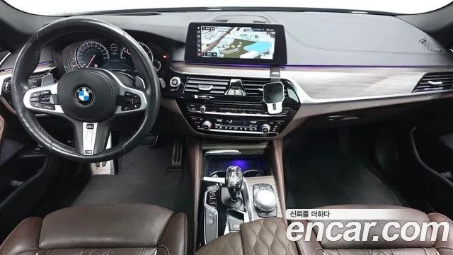 BMW 5-Series 2018 thumb 7