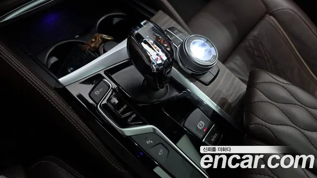 BMW 5-Series 2018 thumb 9