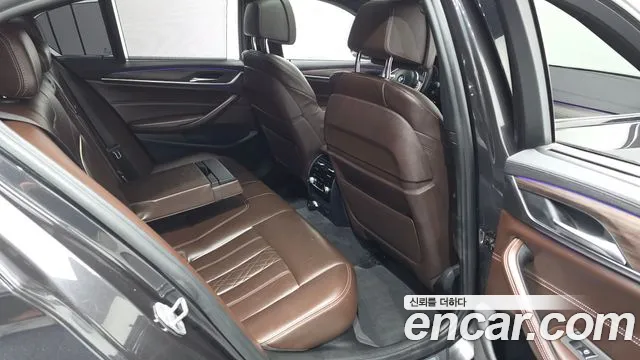 BMW 5-Series 2018 thumb 12