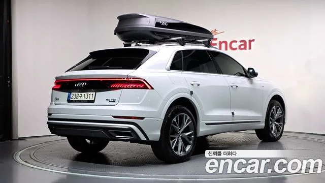 Audi Q8 2021 thumb 2