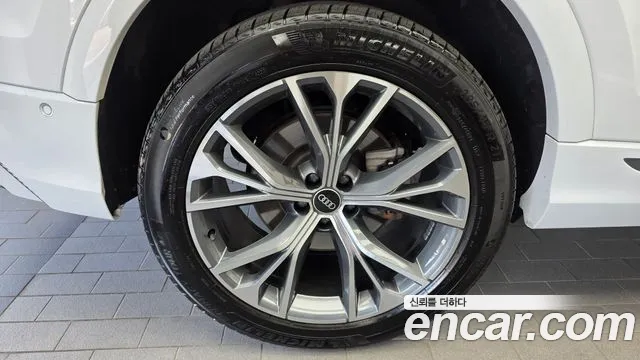 Audi Q8 2021 thumb 5