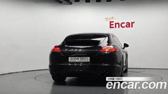 Porsche Panamera 2013 thumb 4
