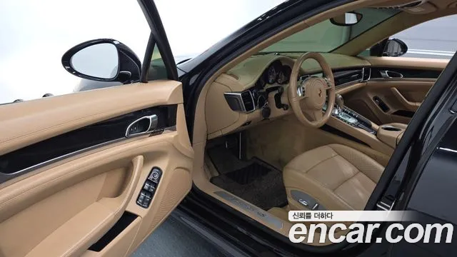 Porsche Panamera 2013 thumb 10