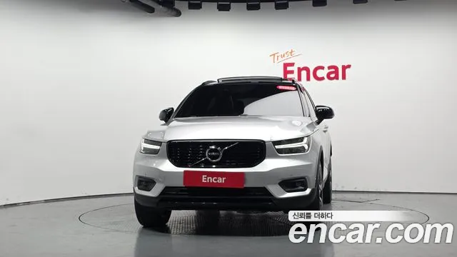 Volvo XC40 2018 thumb 2
