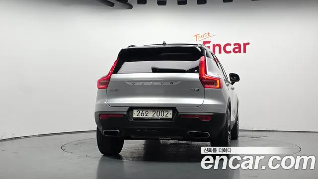 Volvo XC40 2018 thumb 3