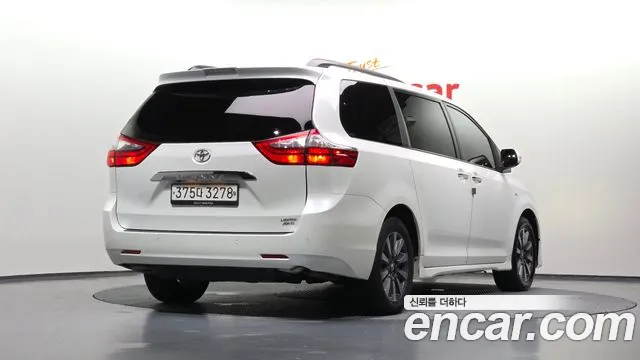 Toyota Sienna 2020 thumb 2