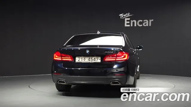 BMW 5-Series 2019 thumb 3
