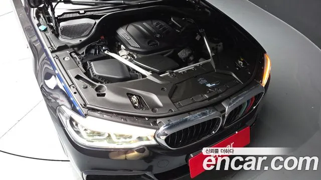 BMW 5-Series 2019 thumb 5