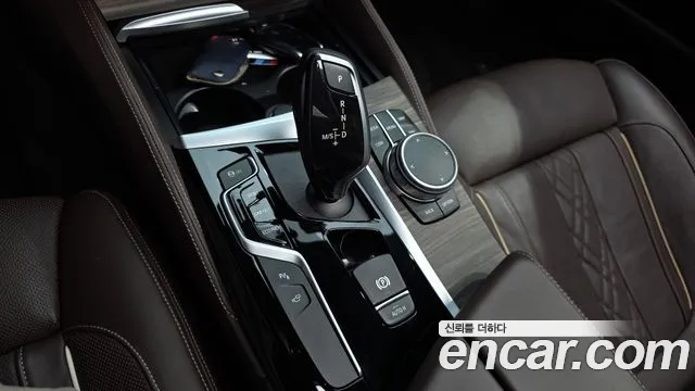 BMW 5-Series 2019 thumb 8