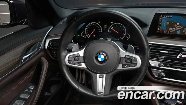 BMW 5-Series 2019 thumb 12