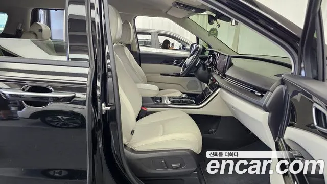 Kia Carnival 2021 thumb 11