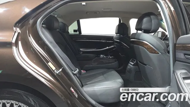 Genesis G90 2019 thumb 10