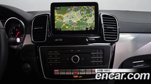 Mercedes-Benz GLE 2017 thumb 12