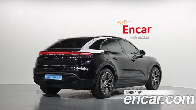 Porsche Macan 2025 thumb 2