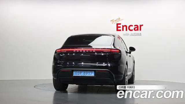Porsche Macan 2025 thumb 4