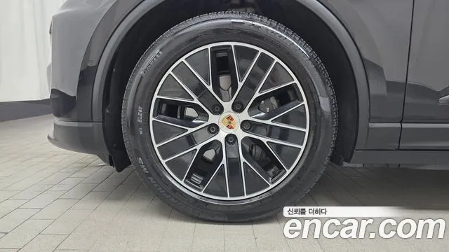 Porsche Macan 2025 thumb 5