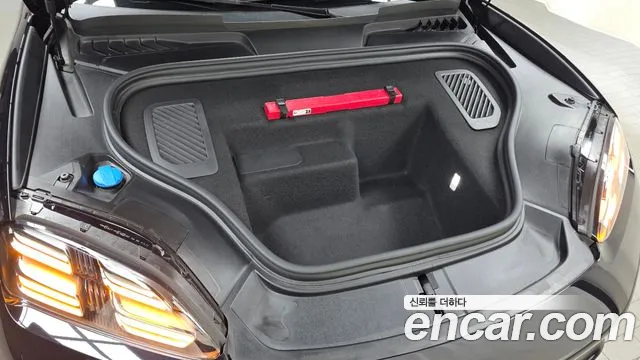 Porsche Macan 2025 thumb 6