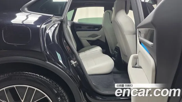 Porsche Macan 2025 thumb 11