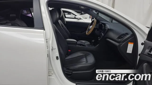 Kia K5 2011 thumb 11
