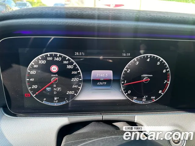 Mercedes-Benz E-Класс 2016 thumb 10