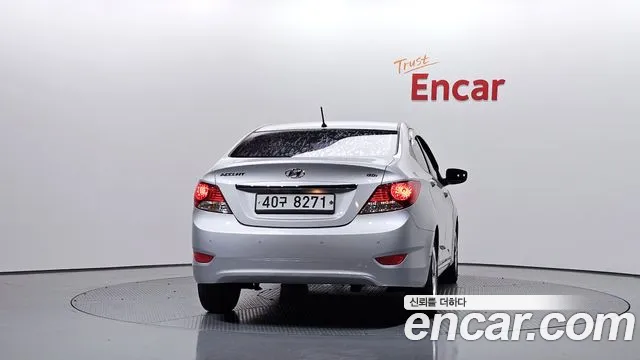 Hyundai Accent 2012 thumb 4