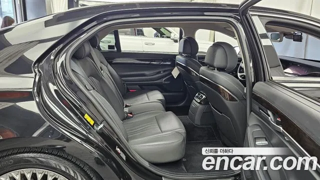 Genesis G90 2019 thumb 11