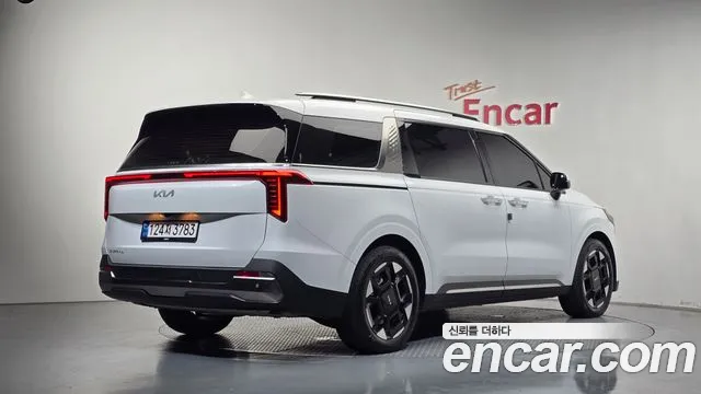 Kia Carnival 2023 thumb 2