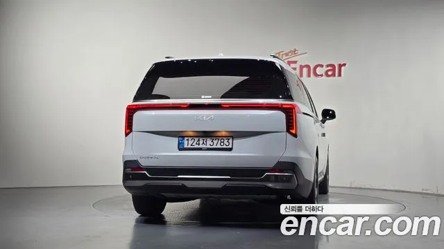 Kia Carnival 2023 thumb 4