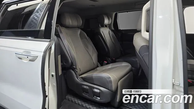 Kia Carnival 2023 thumb 11