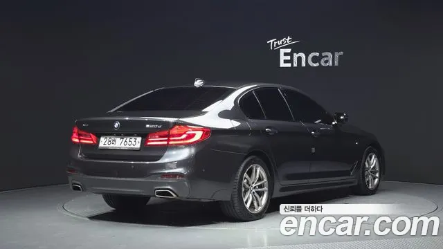 BMW 5-Series 2017 thumb 2