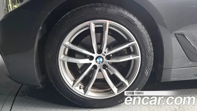 BMW 5-Series 2017 thumb 5