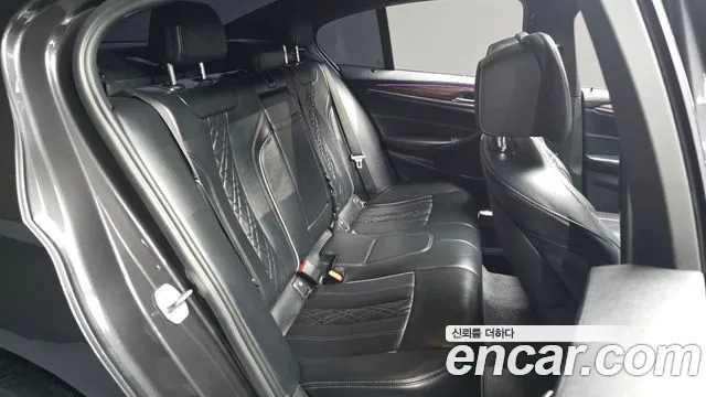 BMW 5-Series 2017 thumb 12