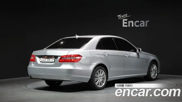 Mercedes-Benz E-Класс 2011 thumb 2