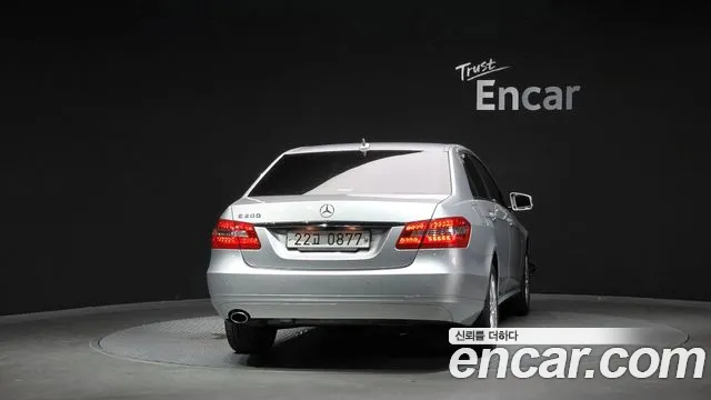 Mercedes-Benz E-Класс 2011 thumb 4