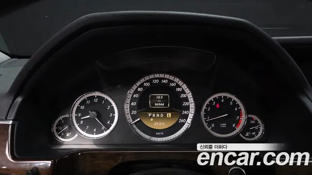 Mercedes-Benz E-Класс 2011 thumb 8