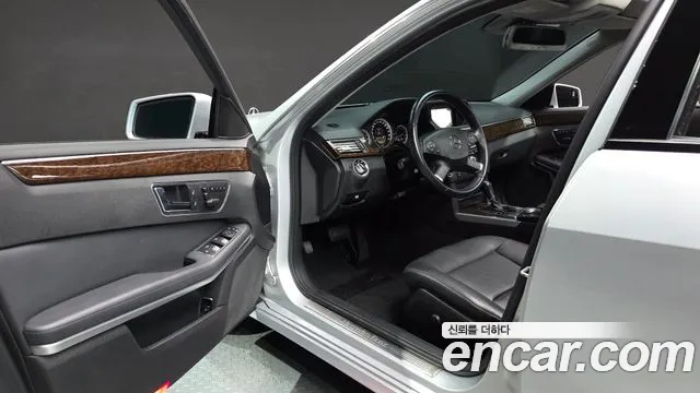 Mercedes-Benz E-Класс 2011 thumb 10