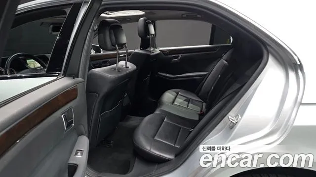 Mercedes-Benz E-Класс 2011 thumb 12