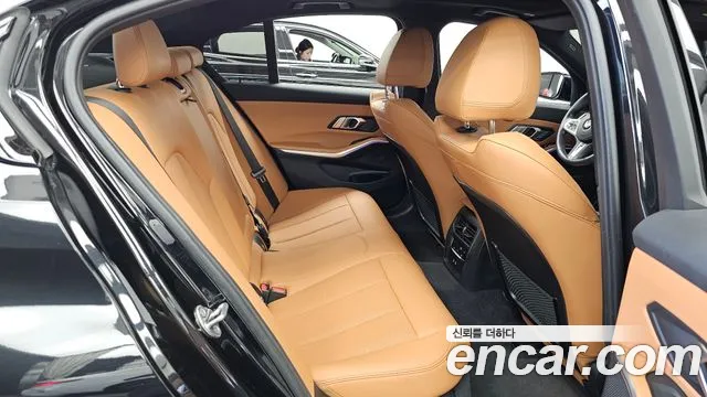 BMW 3-Series 2022 thumb 12