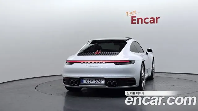 Porsche 911 2020 thumb 3