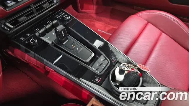 Porsche 911 2020 thumb 8