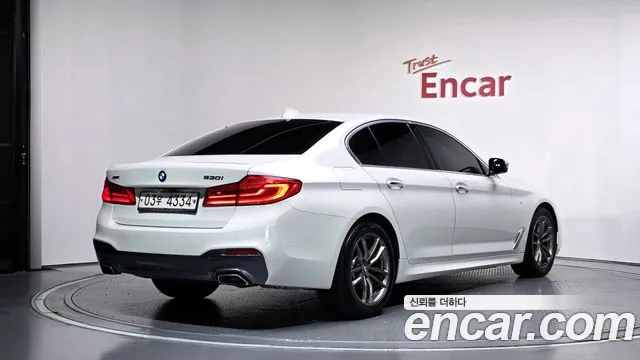 BMW 5-Series 2018 thumb 2