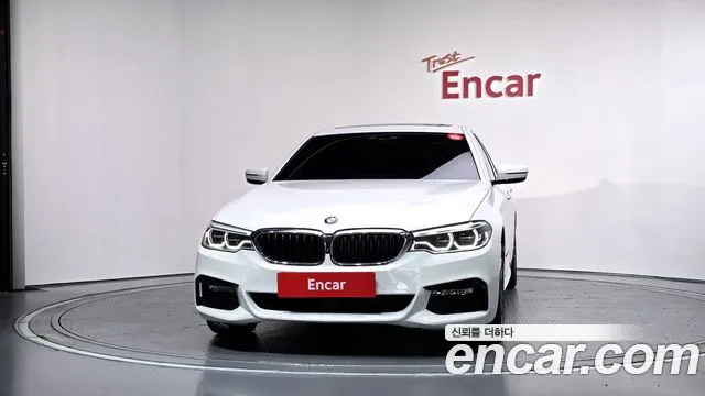 BMW 5-Series 2018 thumb 3
